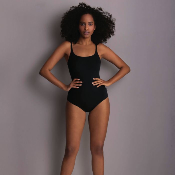 black swimsuits with underwire